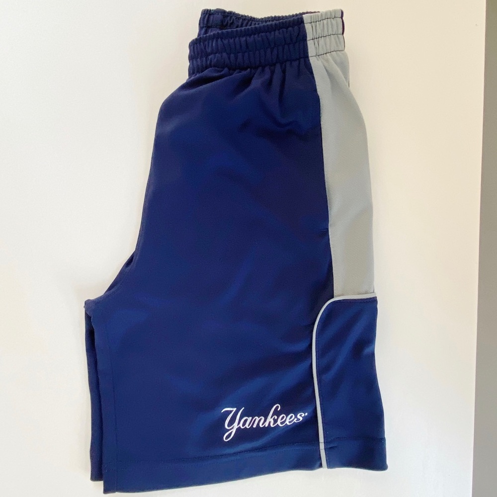 Majestic Yankee Boys Shorts Size 7